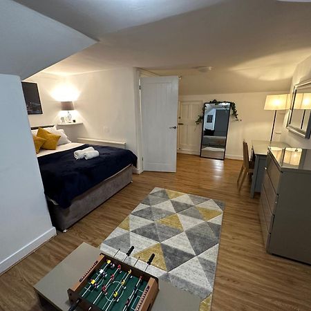 3 Bed Flat With Pool Table Apartment Кеймбридж Екстериор снимка