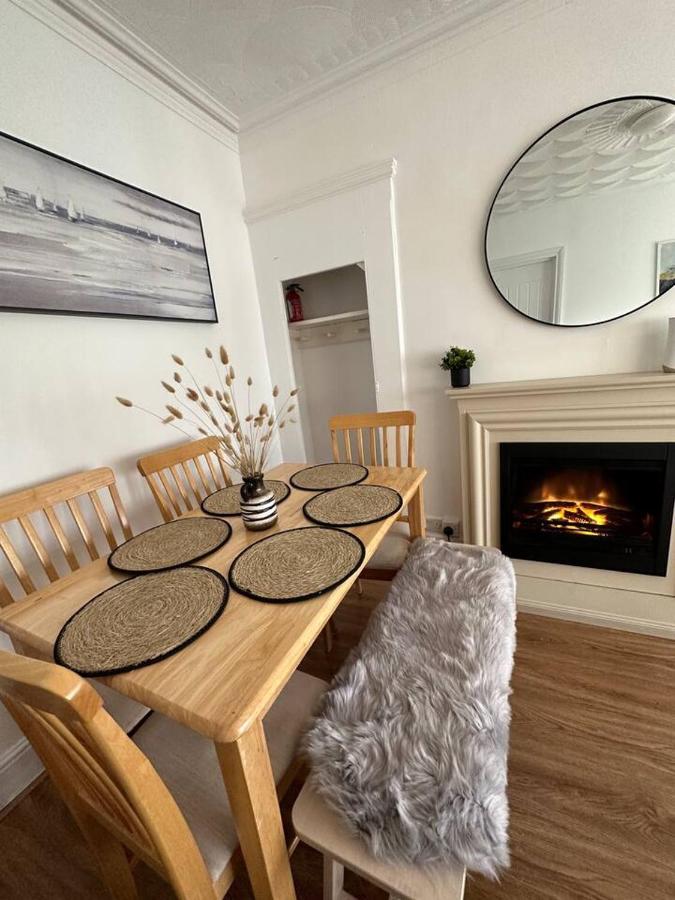 3 Bed Flat With Pool Table Apartment Кеймбридж Екстериор снимка