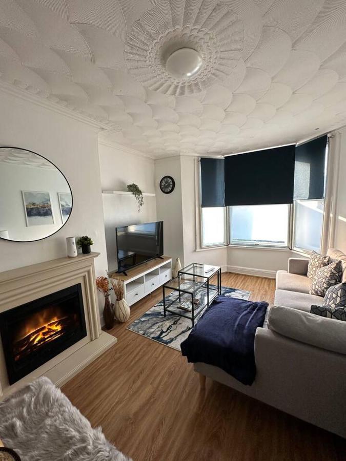 3 Bed Flat With Pool Table Apartment Кеймбридж Екстериор снимка